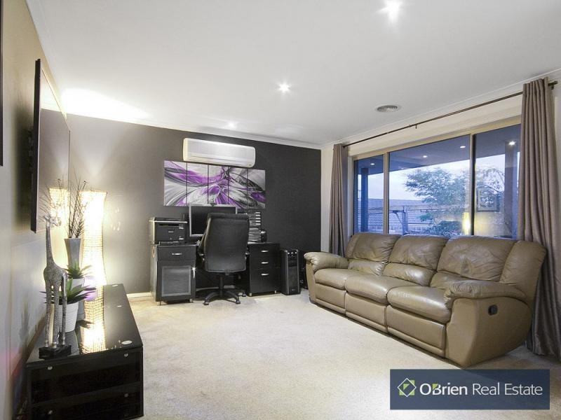 8 Shetland Court, Pakenham VIC 3810