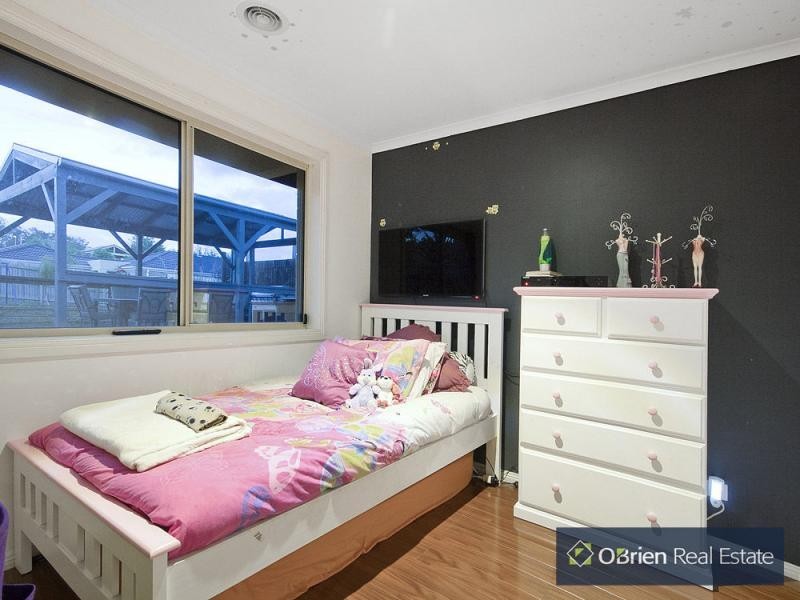 8 Shetland Court, Pakenham VIC 3810