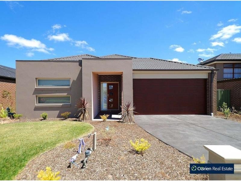 34 Park Orchard Drive, Pakenham VIC 3810