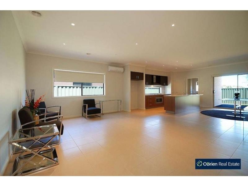 34 Park Orchard Drive, Pakenham VIC 3810
