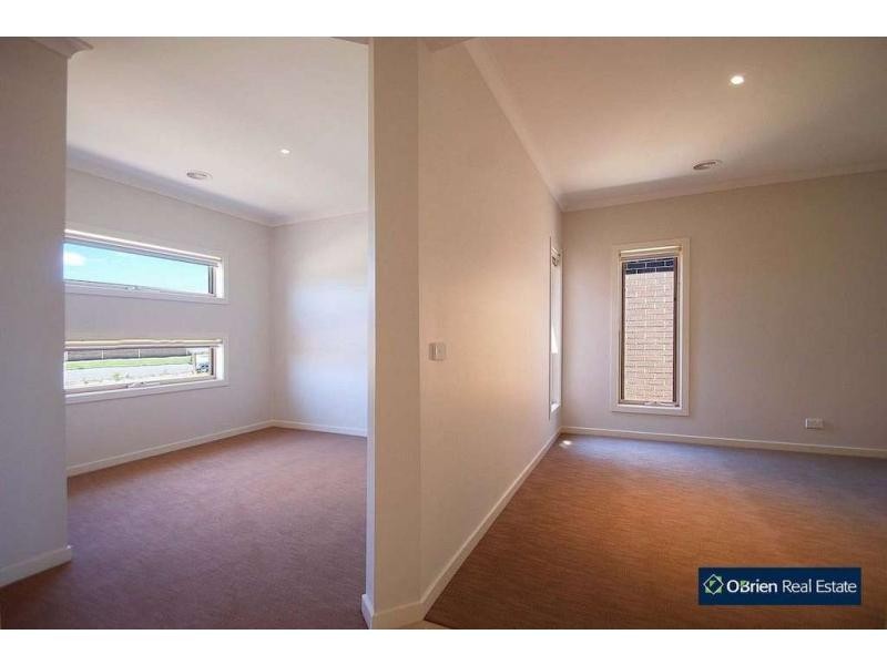 34 Park Orchard Drive, Pakenham VIC 3810