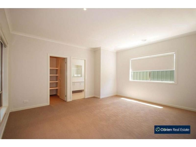 34 Park Orchard Drive, Pakenham VIC 3810