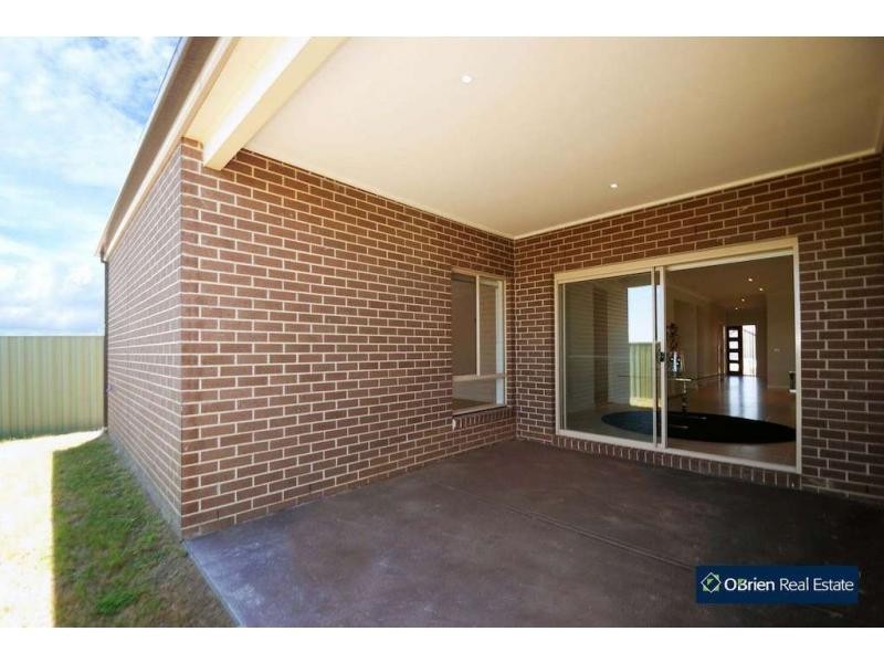 34 Park Orchard Drive, Pakenham VIC 3810