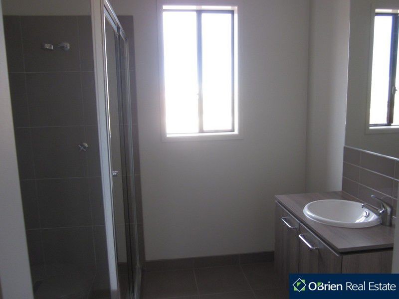 26 Elwick Drive, Clyde North VIC 3978