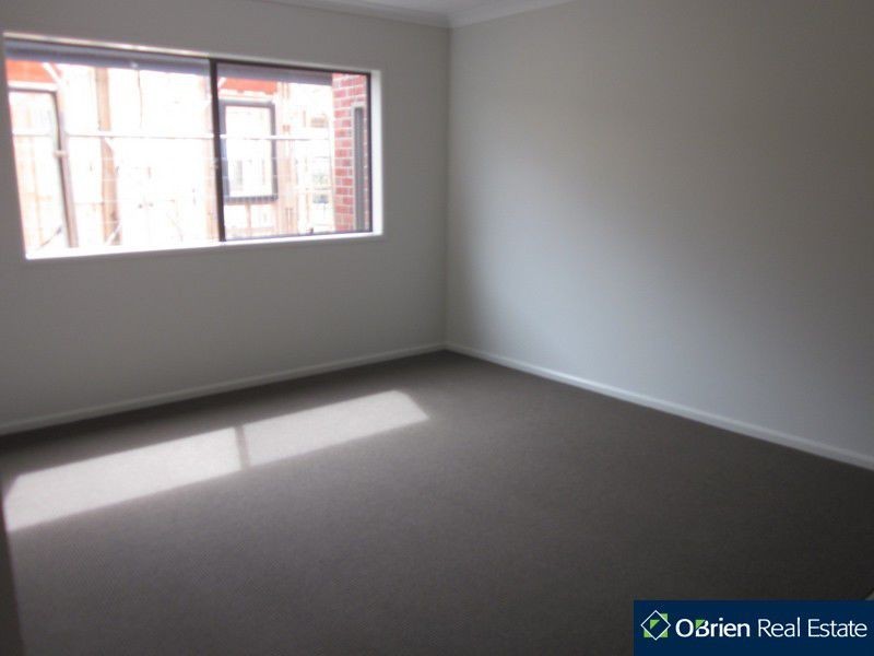 26 Elwick Drive, Clyde North VIC 3978