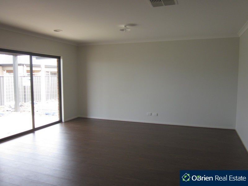 26 Elwick Drive, Clyde North VIC 3978