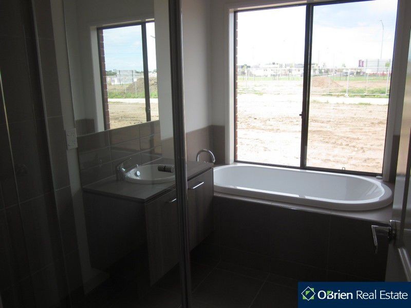 26 Elwick Drive, Clyde North VIC 3978