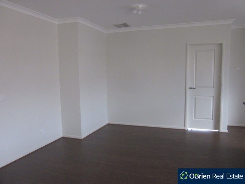 26 Elwick Drive, Clyde North VIC 3978