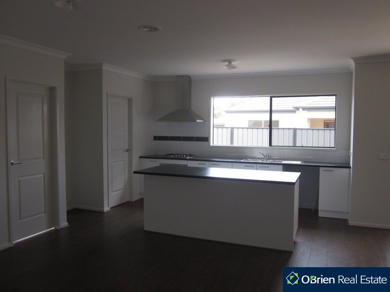 26 Elwick Drive, Clyde North VIC 3978