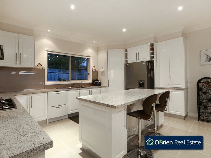 50 Leemak Crescent, Berwick VIC 3806