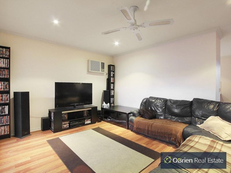 2 Rimes Close, Cranbourne West VIC 3977
