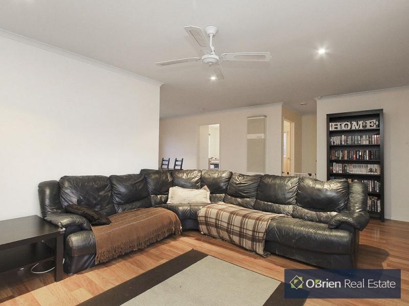 2 Rimes Close, Cranbourne West VIC 3977