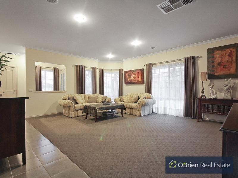 56 Livingstone Boulevard, Pakenham VIC 3810