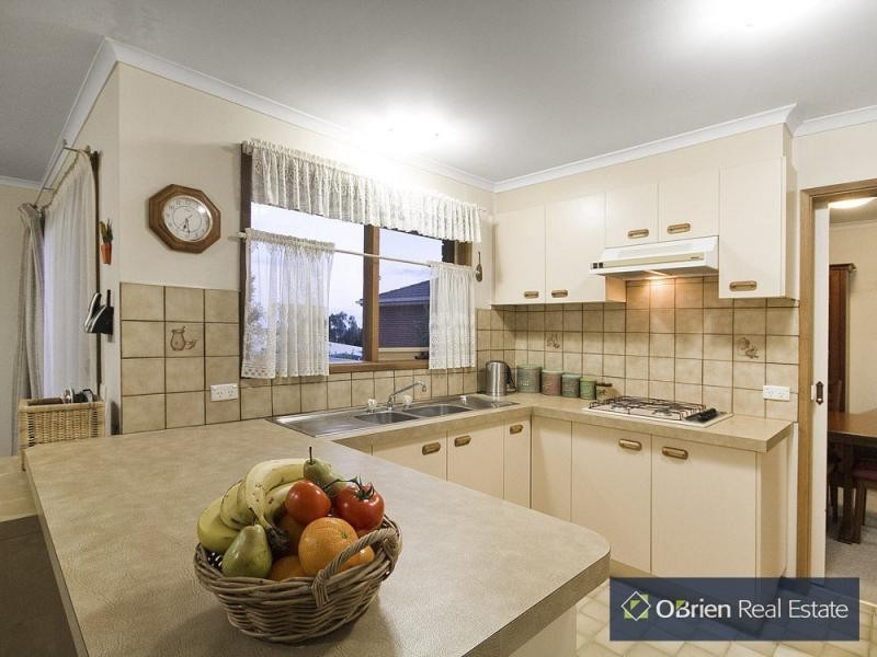 11 Georgette Crescent, Endeavour Hills VIC 3802