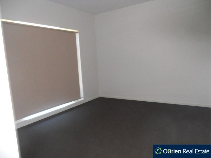 5 Brocker Street, Clyde North VIC 3978