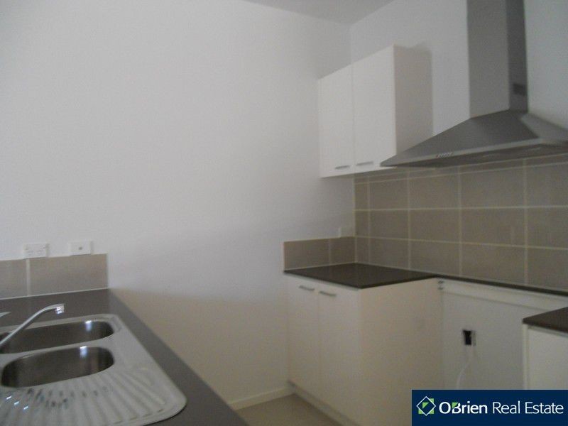 5 Brocker Street, Clyde North VIC 3978