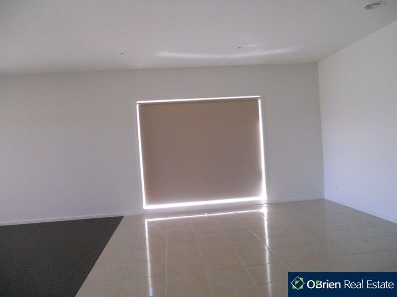 5 Brocker Street, Clyde North VIC 3978