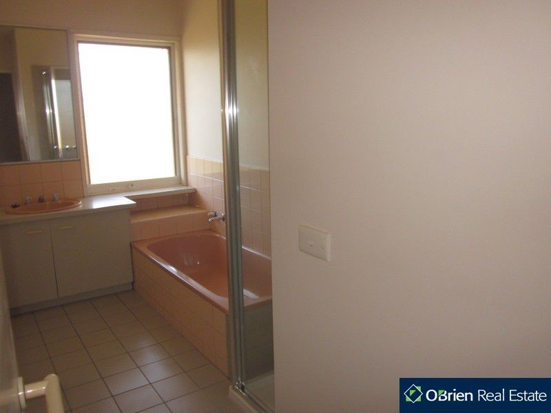 1/2 Shrives Road, Narre Warren VIC 3805