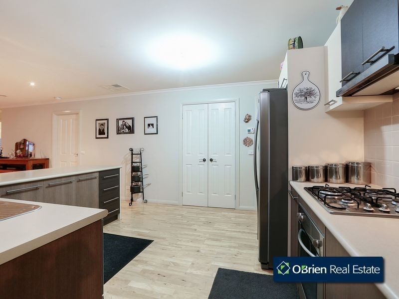 10 Broadleaf Way, Cranbourne VIC 3977