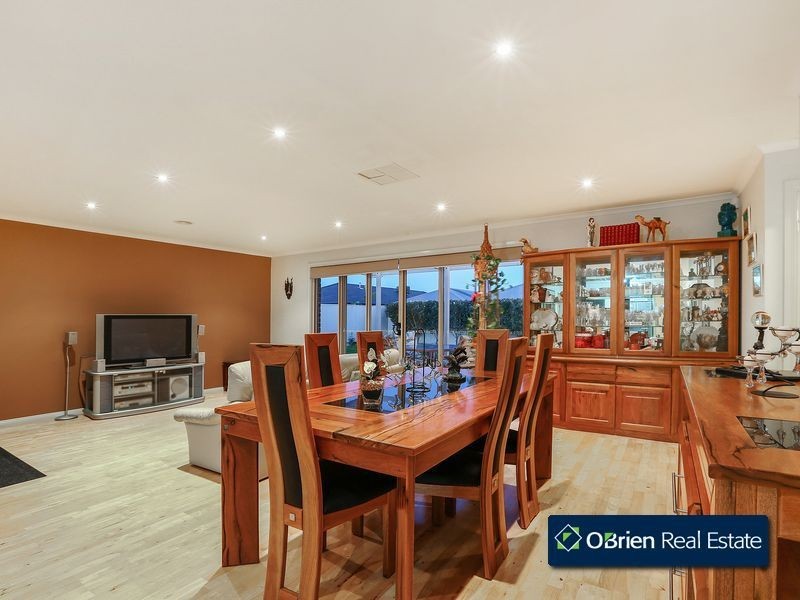 10 Broadleaf Way, Cranbourne VIC 3977