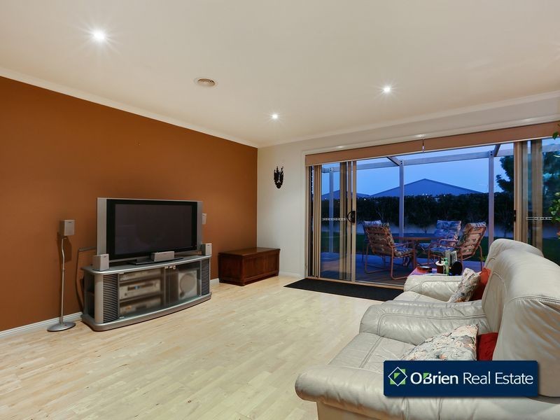 10 Broadleaf Way, Cranbourne VIC 3977