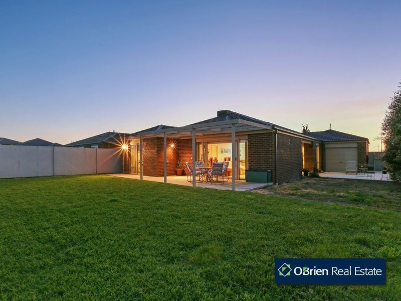 10 Broadleaf Way, Cranbourne VIC 3977