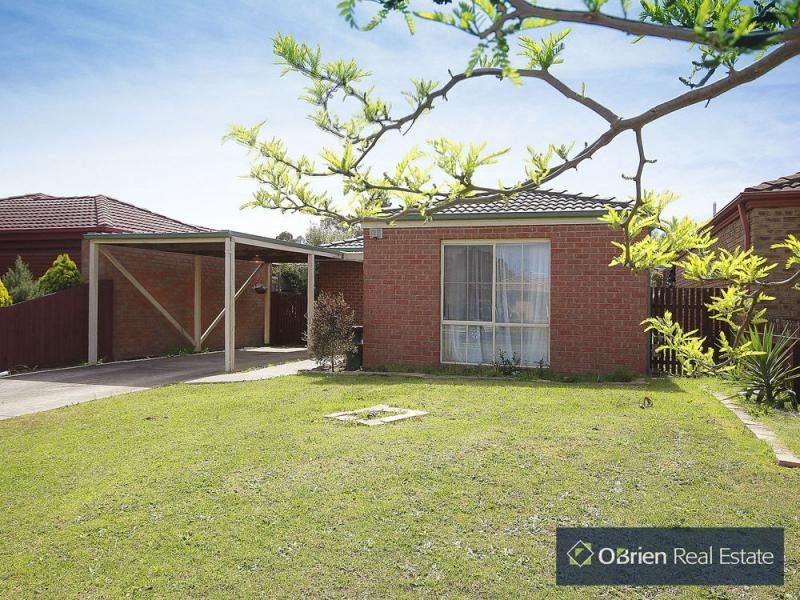 8 Parkside Mews, Cranbourne West VIC 3977