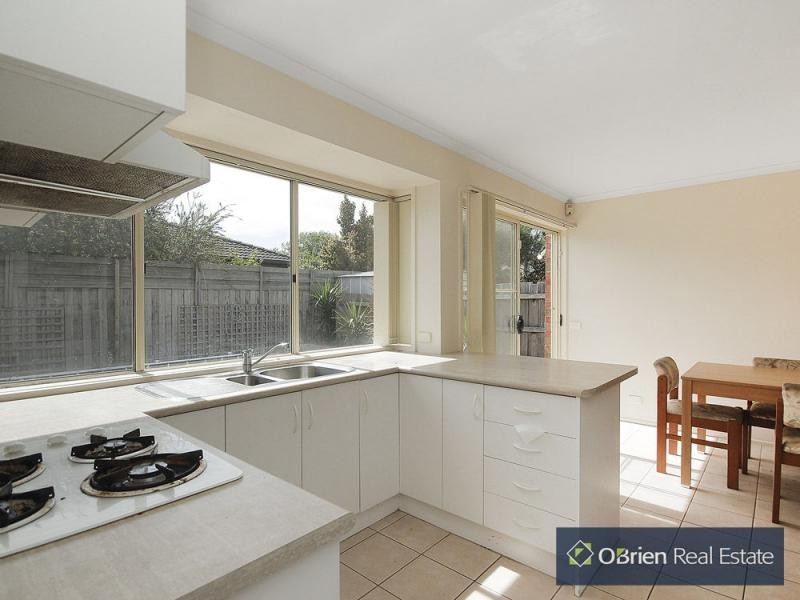 8 Parkside Mews, Cranbourne West VIC 3977