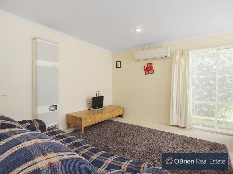 8 Parkside Mews, Cranbourne West VIC 3977