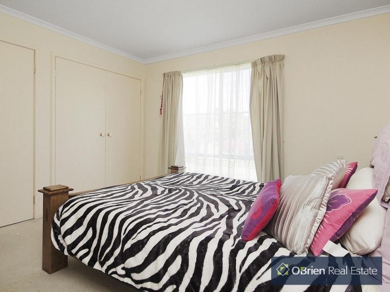 8 Parkside Mews, Cranbourne West VIC 3977