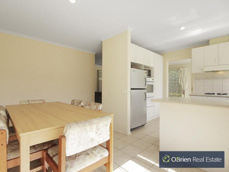 8 Parkside Mews, Cranbourne West VIC 3977
