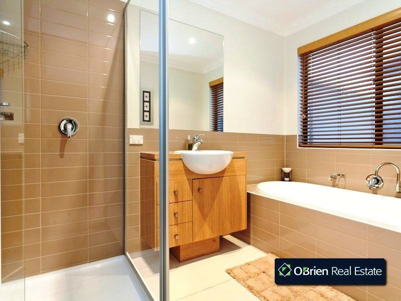 77 Meridian Circuit, Berwick VIC 3806
