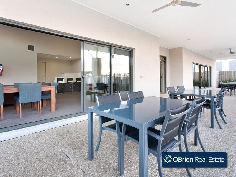 77 Meridian Circuit, Berwick VIC 3806
