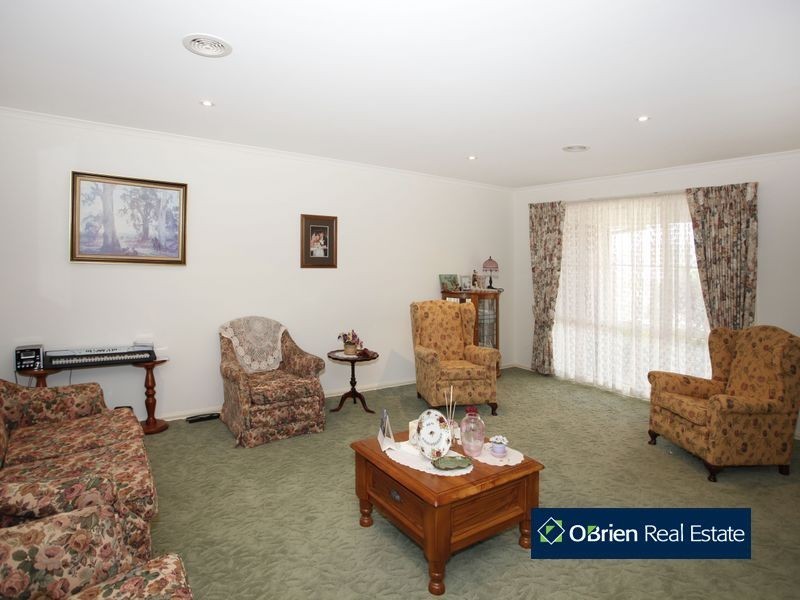 13 Pioneers Crescent, Pakenham VIC 3810
