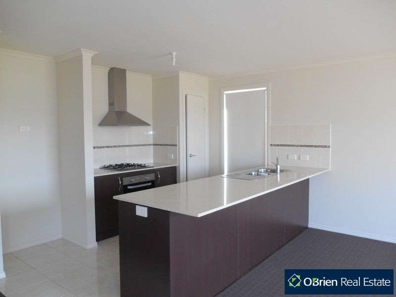 37 Mickleham Drive, Cranbourne North VIC 3977