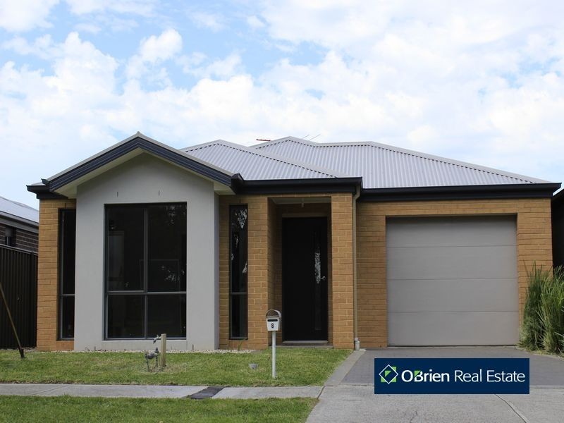 8 Walnut Way, Pakenham VIC 3810