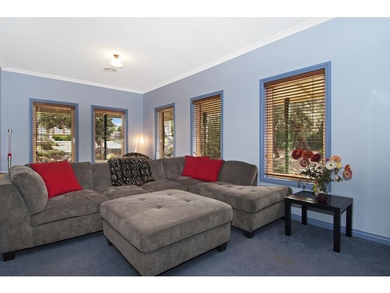 17 Kippenross Drive, Narre Warren South VIC 3805