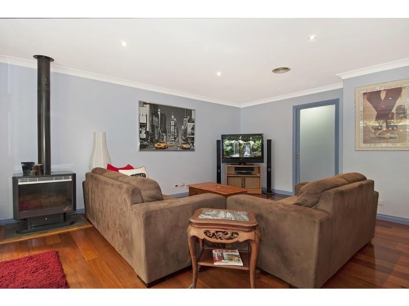 17 Kippenross Drive, Narre Warren South VIC 3805