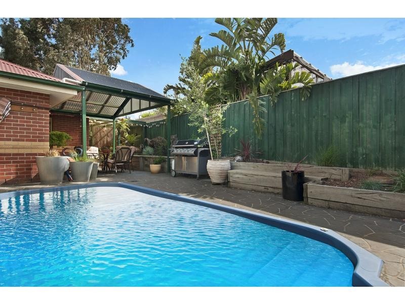 17 Kippenross Drive, Narre Warren South VIC 3805