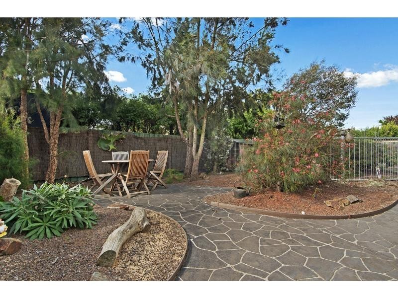 17 Kippenross Drive, Narre Warren South VIC 3805