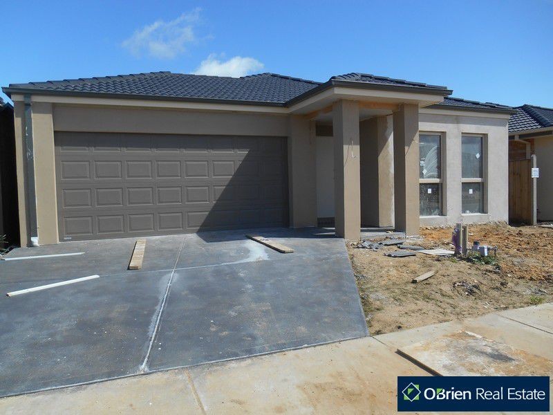 9 Hemingway Grove, Cranbourne West VIC 3977