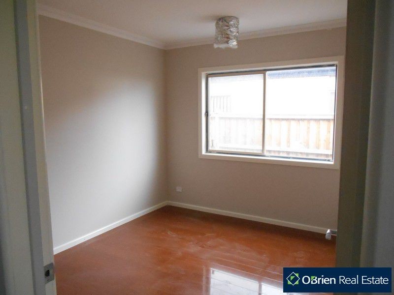 9 Hemingway Grove, Cranbourne West VIC 3977