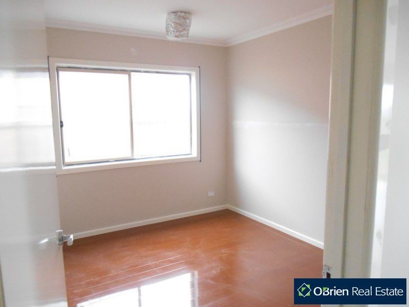 9 Hemingway Grove, Cranbourne West VIC 3977