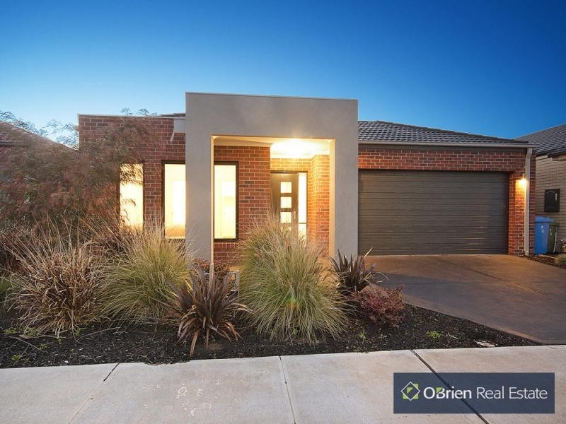 81 John Russell Road, Cranbourne West VIC 3977