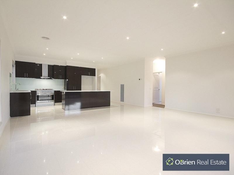 81 John Russell Road, Cranbourne West VIC 3977