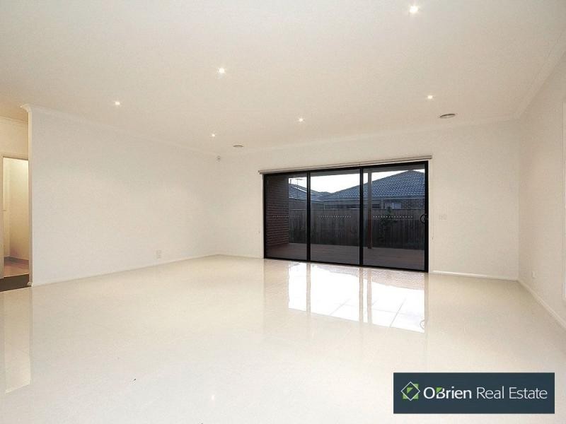 81 John Russell Road, Cranbourne West VIC 3977