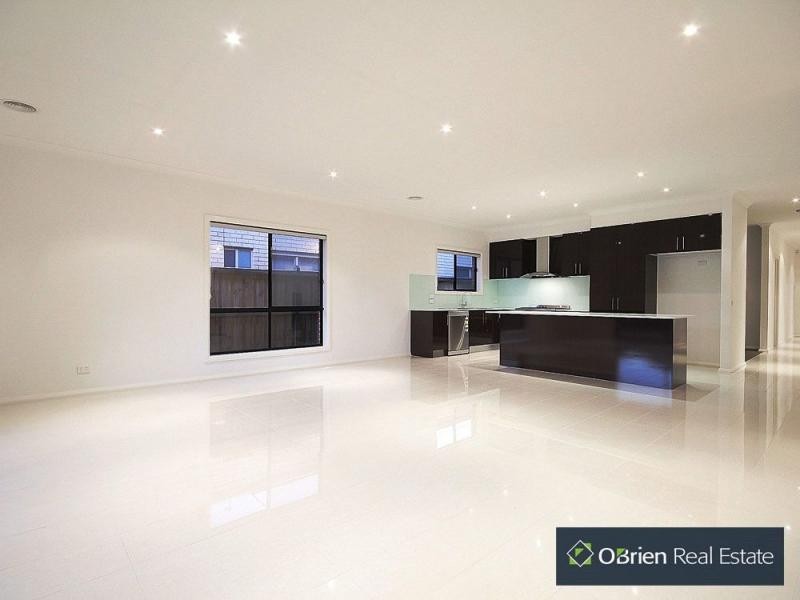 81 John Russell Road, Cranbourne West VIC 3977