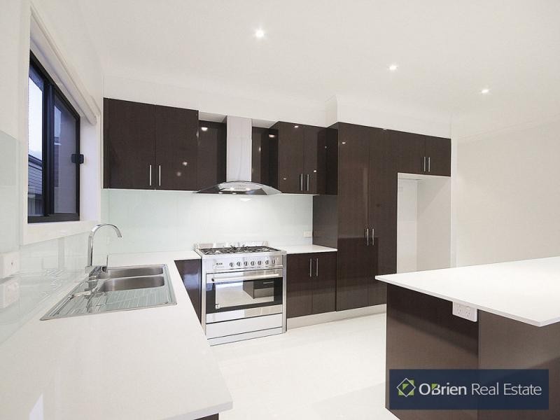 81 John Russell Road, Cranbourne West VIC 3977