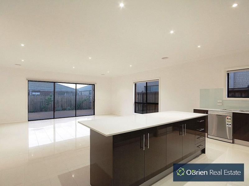 81 John Russell Road, Cranbourne West VIC 3977