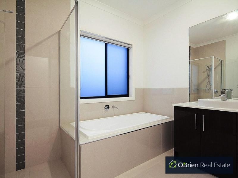 81 John Russell Road, Cranbourne West VIC 3977